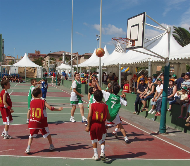 Los chicos de 4º jugaron con gran intensidad.