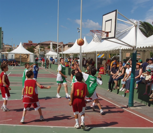 Los chicos de 4º jugaron con gran intensidad.