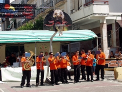 La Charanga  "Bandgroup" nos hizo más agradable la calurosa tarde.